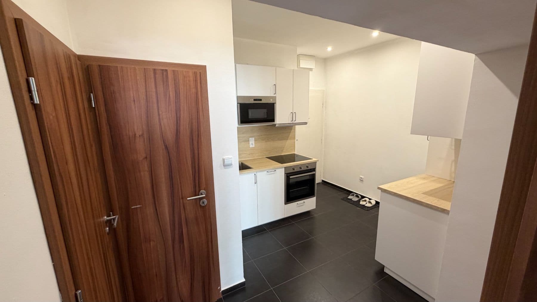 Prenájom bytu 2-izbový 54 m², Holandská, Praha, Praha Prenájom bytu 2-izbový 54 m², Holandská, Praha, Praha