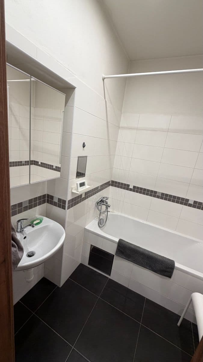 Prenájom bytu 2-izbový 54 m², Holandská, Praha, Praha Prenájom bytu 2-izbový 54 m², Holandská, Praha, Praha