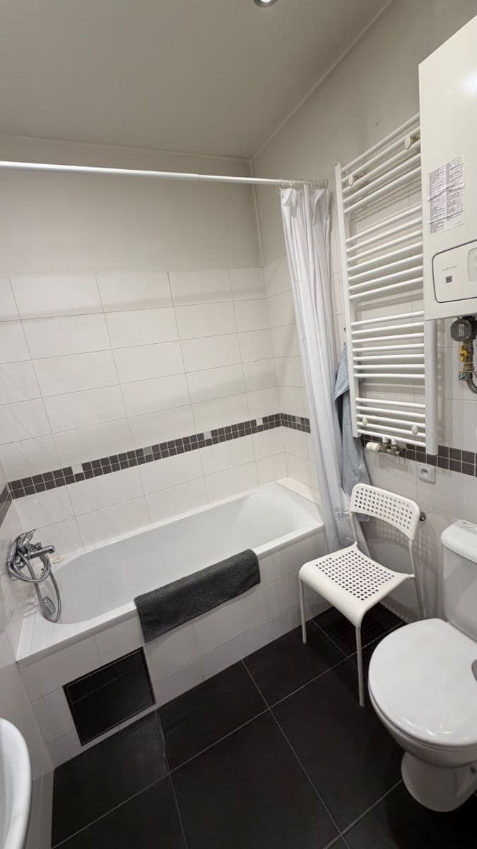 Prenájom bytu 2-izbový 54 m², Holandská, Praha, Praha Prenájom bytu 2-izbový 54 m², Holandská, Praha, Praha