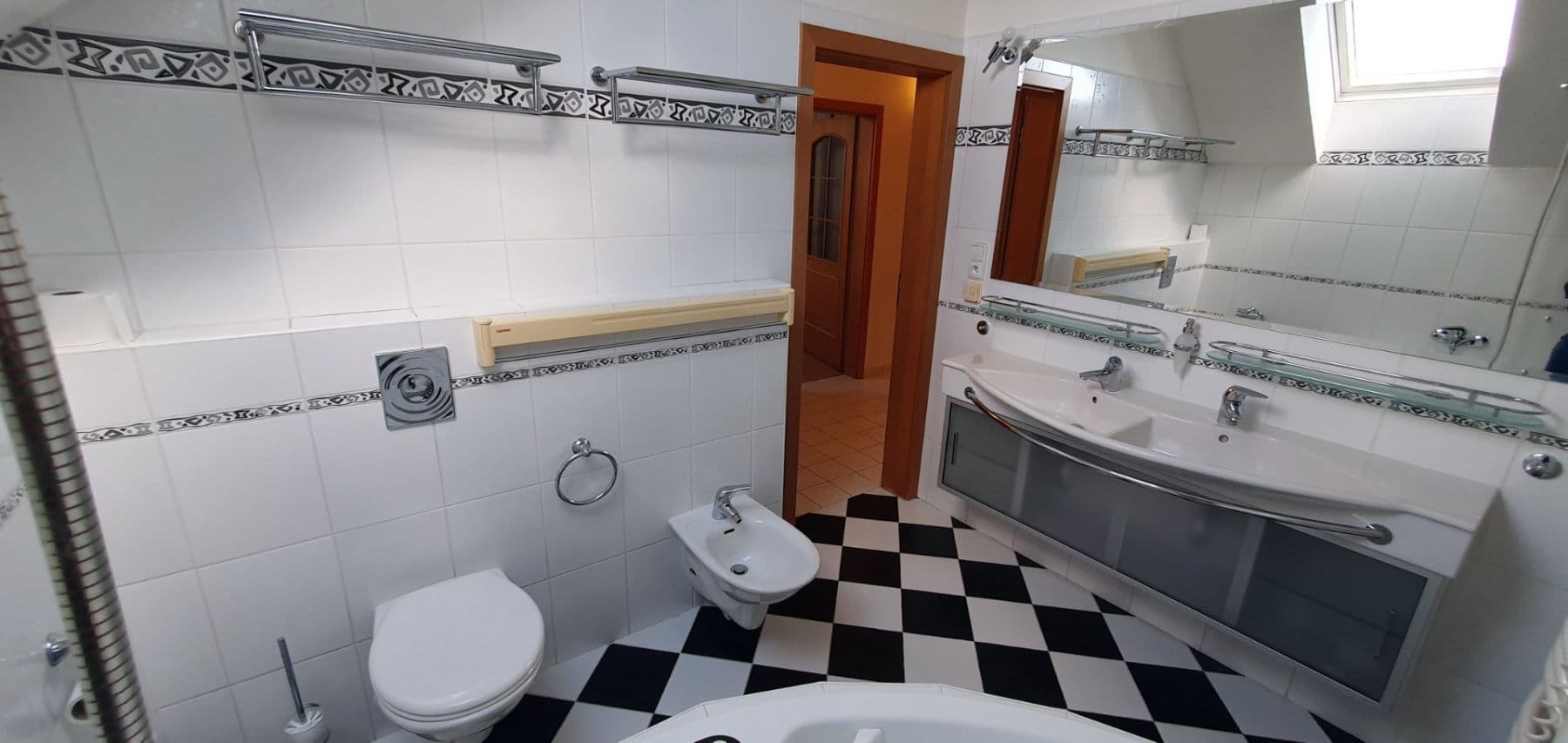 Prenájom bytu 3-izbový 119 m², Mladotova, Praha, Praha Prenájom bytu 3-izbový 119 m², Mladotova, Praha, Praha