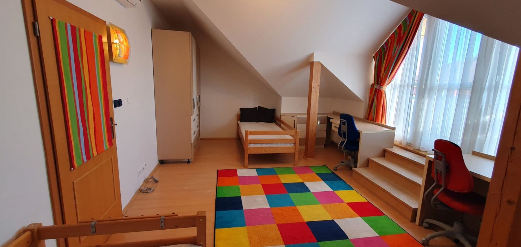 Prenájom bytu 3-izbový 119 m², Mladotova, Praha, Praha Prenájom bytu 3-izbový 119 m², Mladotova, Praha, Praha