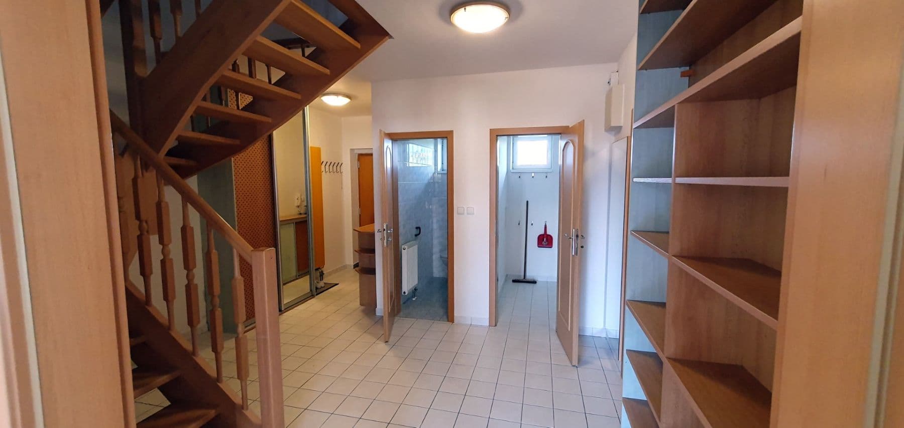 Prenájom bytu 3-izbový 119 m², Mladotova, Praha, Praha Prenájom bytu 3-izbový 119 m², Mladotova, Praha, Praha