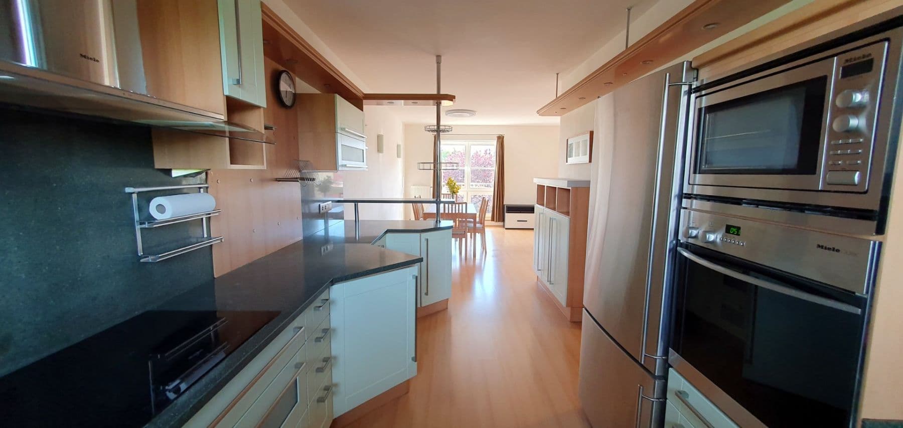 Prenájom bytu 3-izbový 119 m², Mladotova, Praha, Praha Prenájom bytu 3-izbový 119 m², Mladotova, Praha, Praha