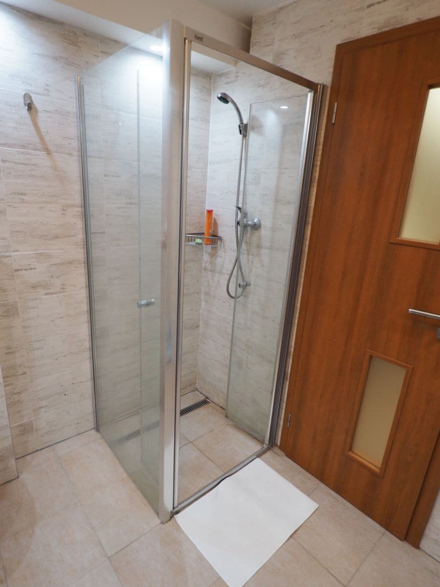 Prenájom bytu 1-izbový 33 m², Nad Santoškou, Praha, Praha Prenájom bytu 1-izbový 33 m², Nad Santoškou, Praha, Praha