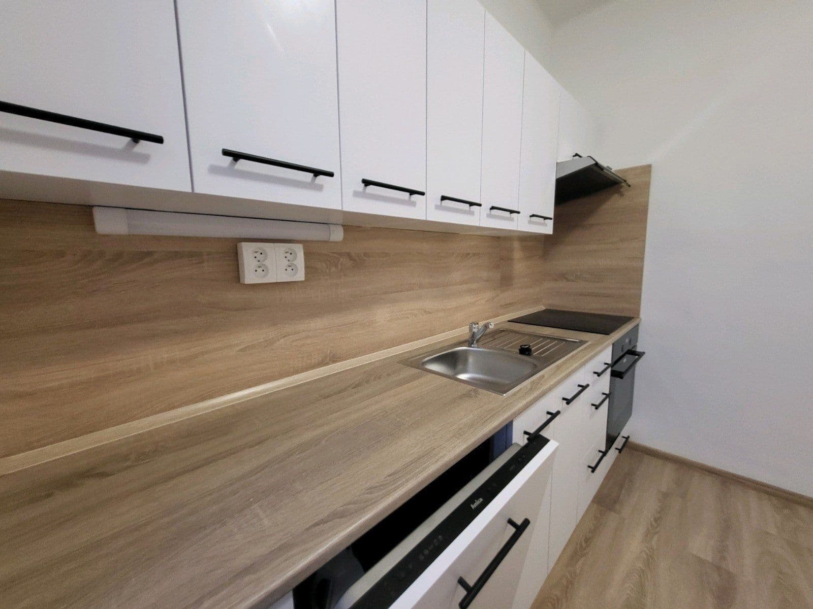 Prenájom bytu 2-izbový 57 m², Prameny, Karviná, Moravskoslezský kraj Prenájom bytu 2-izbový 57 m², Prameny, Karviná, Moravskoslezský kraj