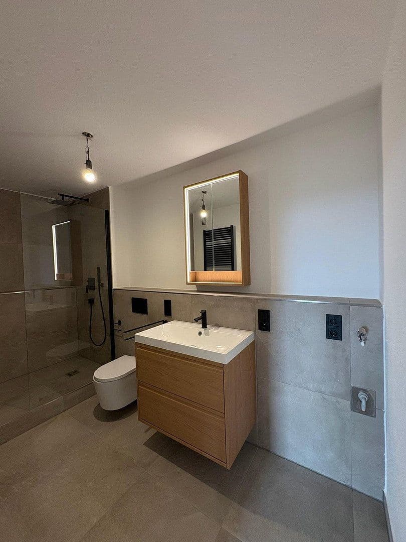 Prenájom bytu 3-izbový 92 m², Nürtingen, Bádensko-Wurttembersko Prenájom bytu 3-izbový 92 m², Nürtingen, Bádensko-Wurttembersko