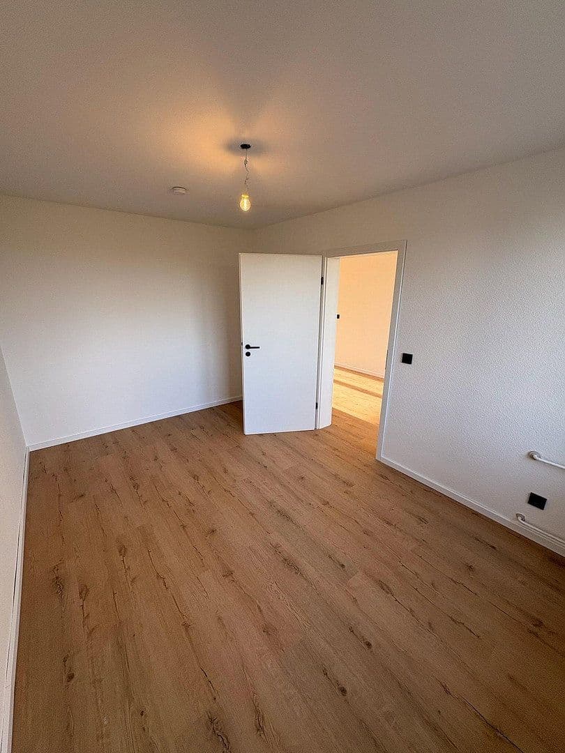 Prenájom bytu 3-izbový 92 m², Nürtingen, Bádensko-Wurttembersko Prenájom bytu 3-izbový 92 m², Nürtingen, Bádensko-Wurttembersko