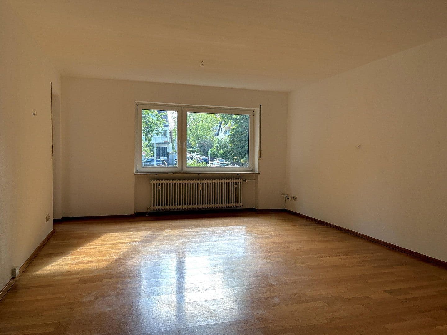 Prenájom bytu 3-izbový 77 m², Frankfurt, Hesensko Prenájom bytu 3-izbový 77 m², Frankfurt, Hesensko