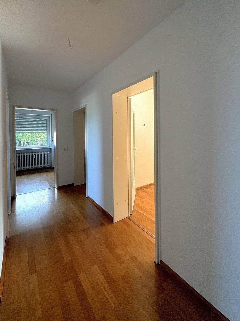 Prenájom bytu 3-izbový 77 m², Frankfurt, Hesensko Prenájom bytu 3-izbový 77 m², Frankfurt, Hesensko