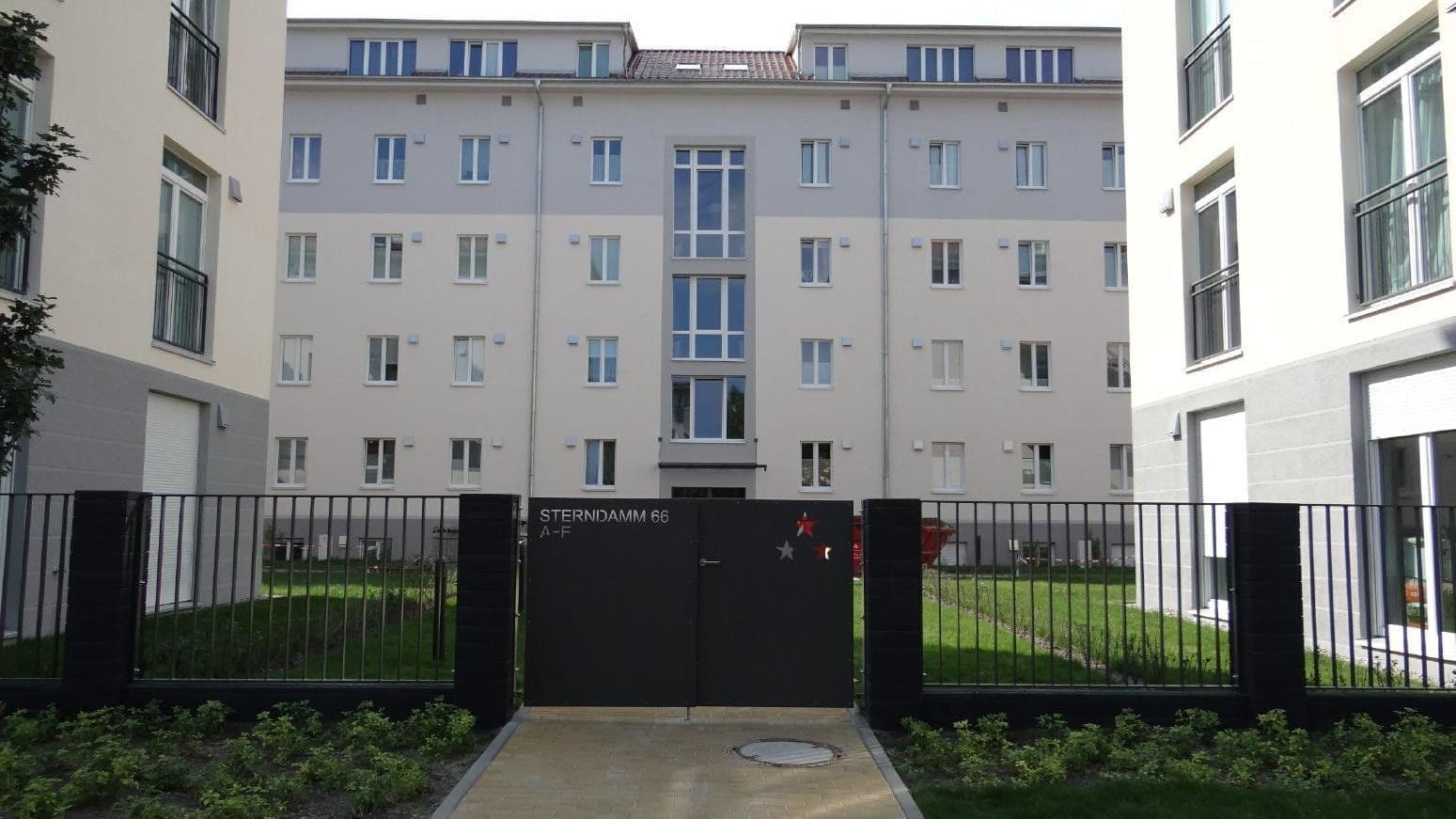 Prenájom bytu 3-izbový 97 m², Sterndamm 66 F, Berlin, Berlín Prenájom bytu 3-izbový 97 m², Sterndamm 66 F, Berlin, Berlín