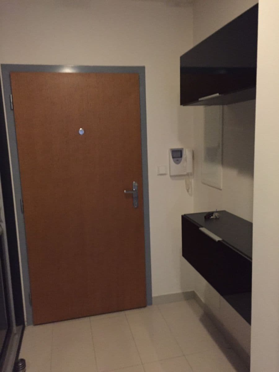 Prenájom bytu 2-izbový 45 m², K Vltavě, Praha, Praha Prenájom bytu 2-izbový 45 m², K Vltavě, Praha, Praha