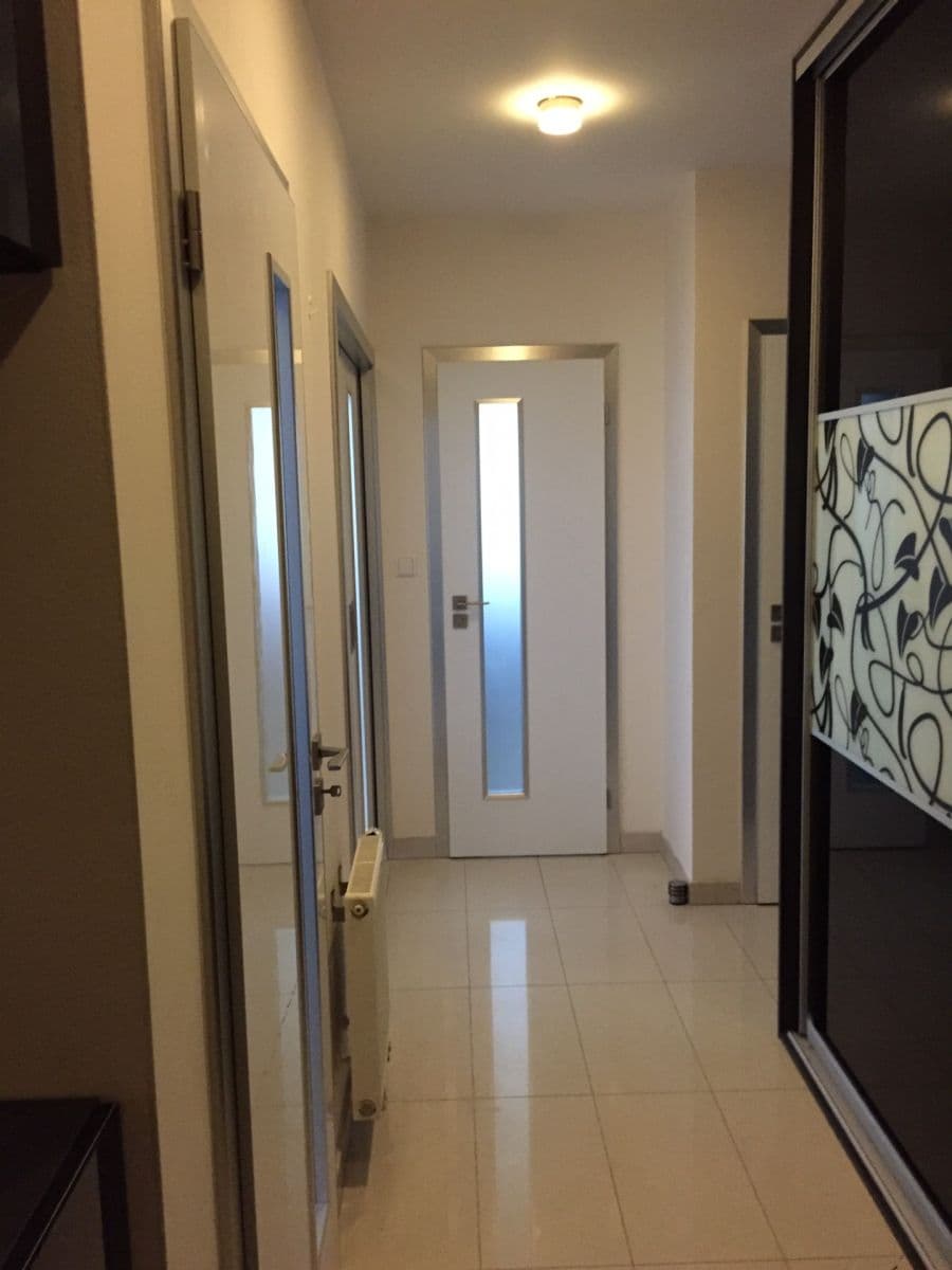 Prenájom bytu 2-izbový 45 m², K Vltavě, Praha, Praha Prenájom bytu 2-izbový 45 m², K Vltavě, Praha, Praha