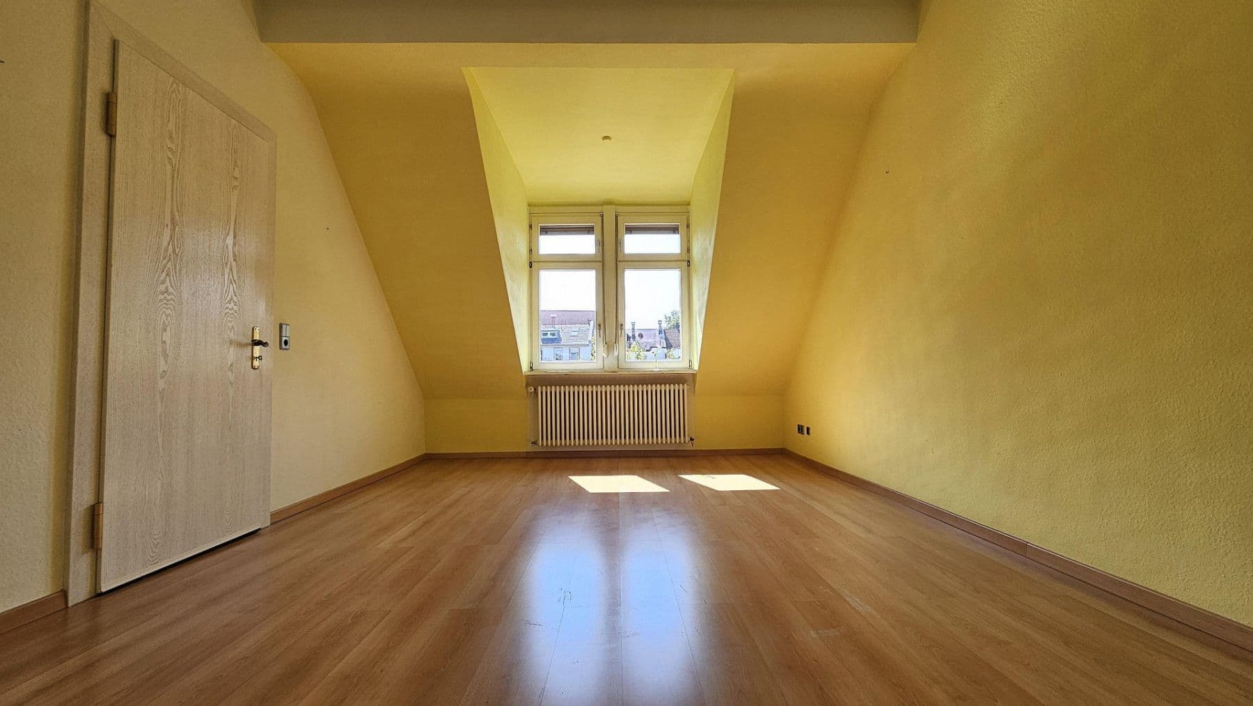 Predaj bytu 2-izbový 90 m², Baden-Baden, Bádensko-Wurttembersko Predaj bytu 2-izbový 90 m², Baden-Baden, Bádensko-Wurttembersko