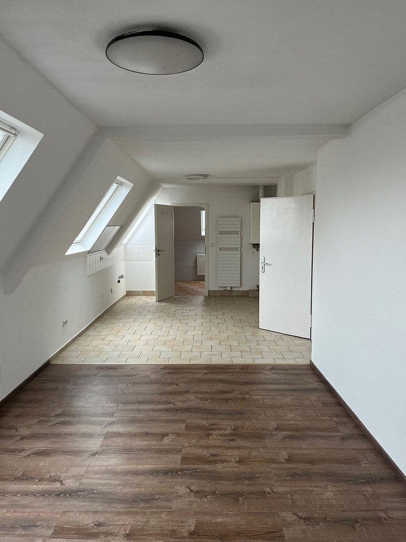 Prenájom bytu 2-izbový 49 m², Ludwigshafen, Porýnie-Falcko Prenájom bytu 2-izbový 49 m², Ludwigshafen, Porýnie-Falcko