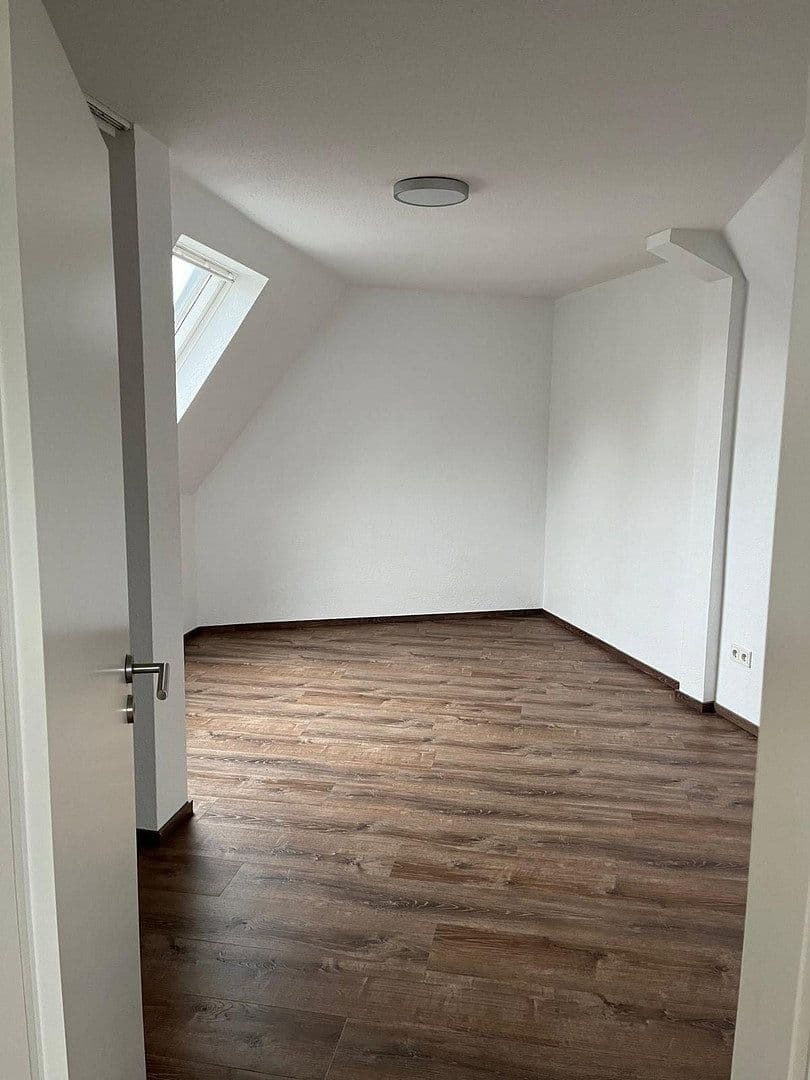Prenájom bytu 2-izbový 49 m², Ludwigshafen, Porýnie-Falcko Prenájom bytu 2-izbový 49 m², Ludwigshafen, Porýnie-Falcko