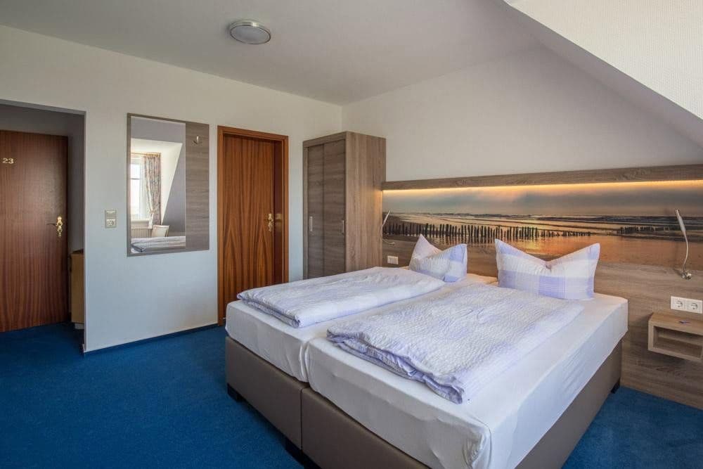Predaj domu 140 m², pozemok 8.907 m², Hooger Fähre 6, Pellworm, Šlezvicko-Holštajnsko Predaj domu 140 m², pozemok 8.907 m², Hooger Fähre 6, Pellworm, Šlezvicko-Holštajnsko