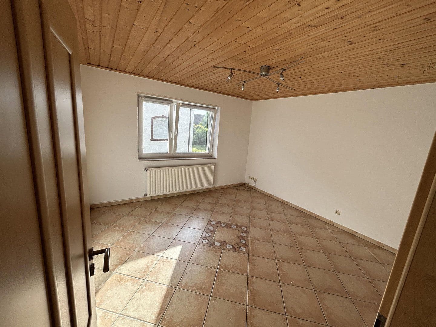 Prenájom bytu 4-izbový 110 m², Grüntalstr 12, Hösbach, Bavorsko Prenájom bytu 4-izbový 110 m², Grüntalstr 12, Hösbach, Bavorsko