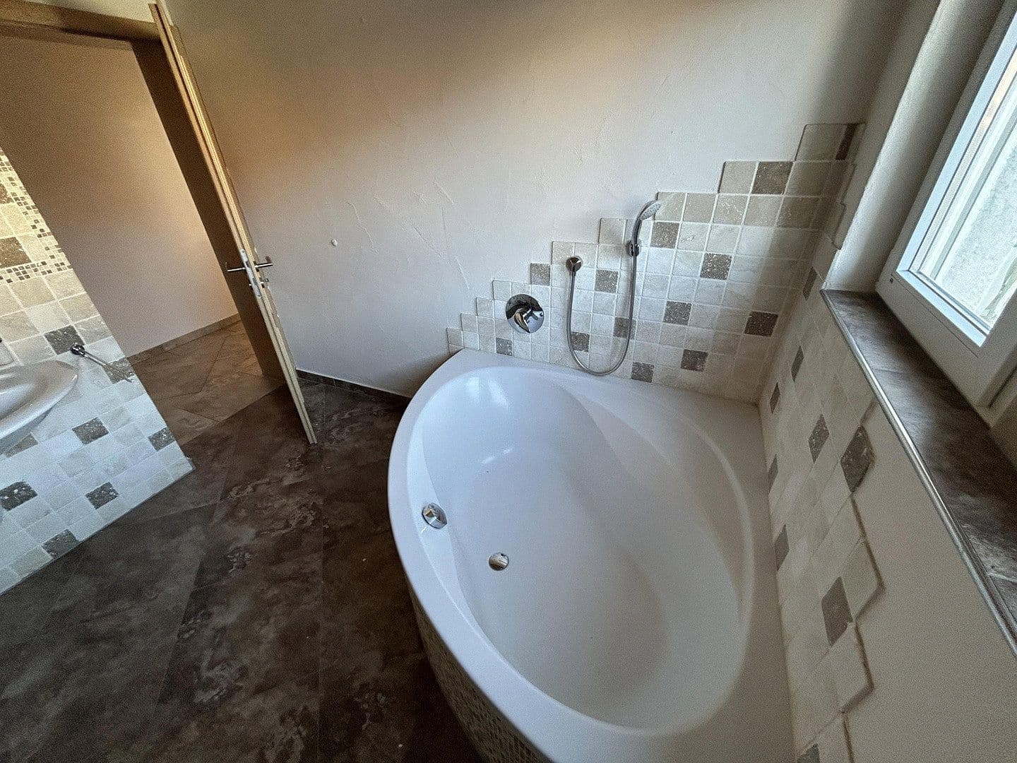 Prenájom bytu 4-izbový 110 m², Grüntalstr 12, Hösbach, Bavorsko Prenájom bytu 4-izbový 110 m², Grüntalstr 12, Hösbach, Bavorsko