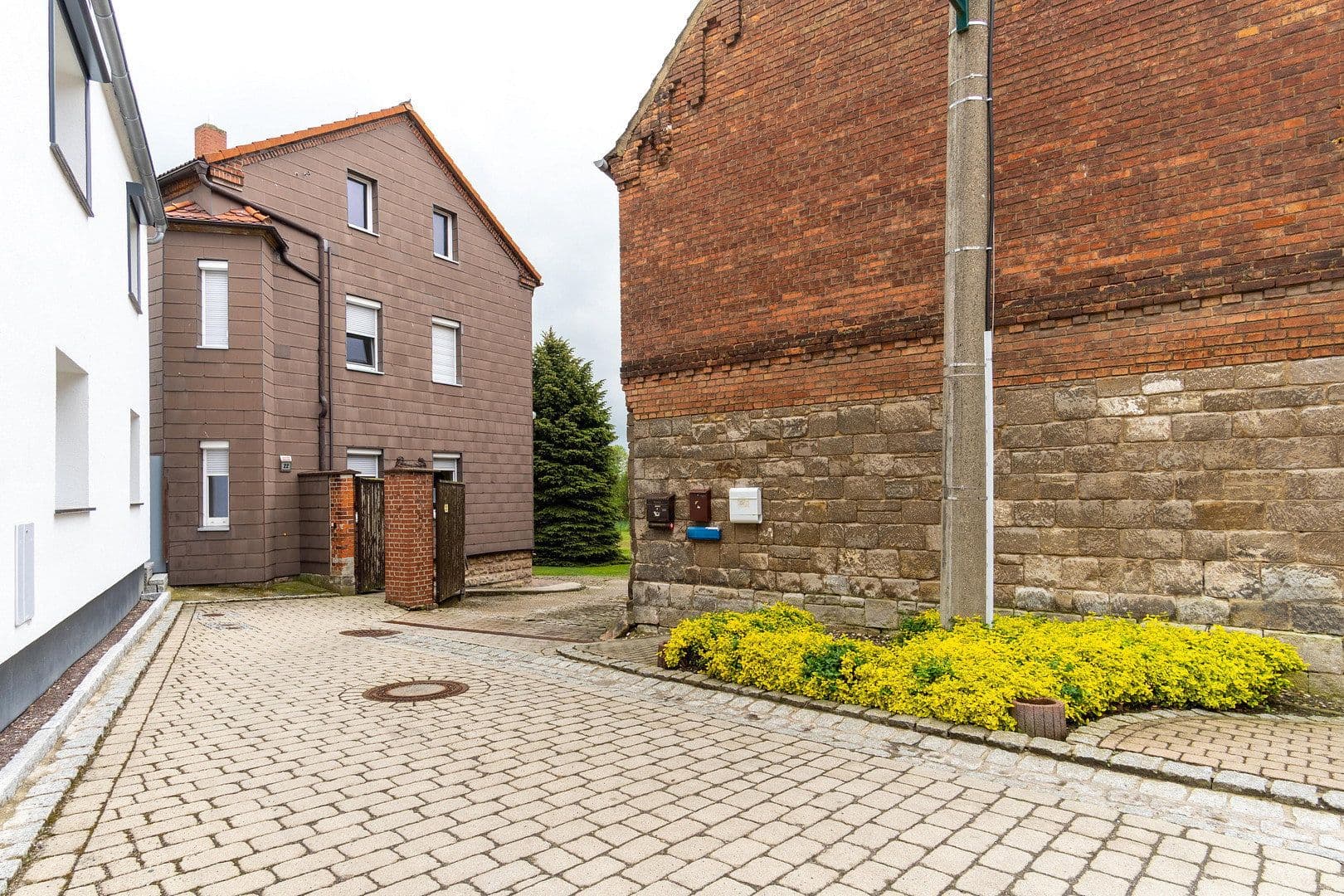 Predaj domu 282 m², pozemok 7.848 m², Hohenmölsen, Sasko-Anhaltsko Predaj domu 282 m², pozemok 7.848 m², Hohenmölsen, Sasko-Anhaltsko
