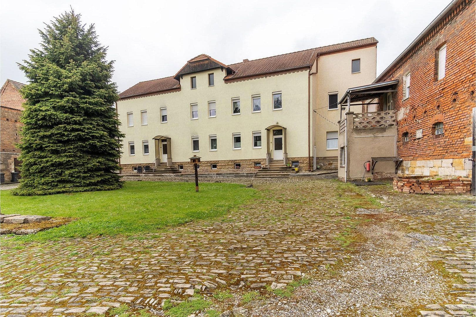 Predaj domu 282 m², pozemok 7.848 m², Hohenmölsen, Sasko-Anhaltsko Predaj domu 282 m², pozemok 7.848 m², Hohenmölsen, Sasko-Anhaltsko