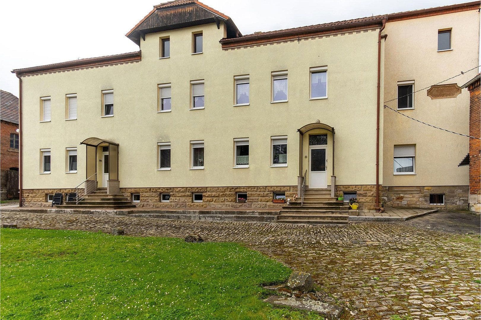 Predaj domu 282 m², pozemok 7.848 m², Hohenmölsen, Sasko-Anhaltsko Predaj domu 282 m², pozemok 7.848 m², Hohenmölsen, Sasko-Anhaltsko