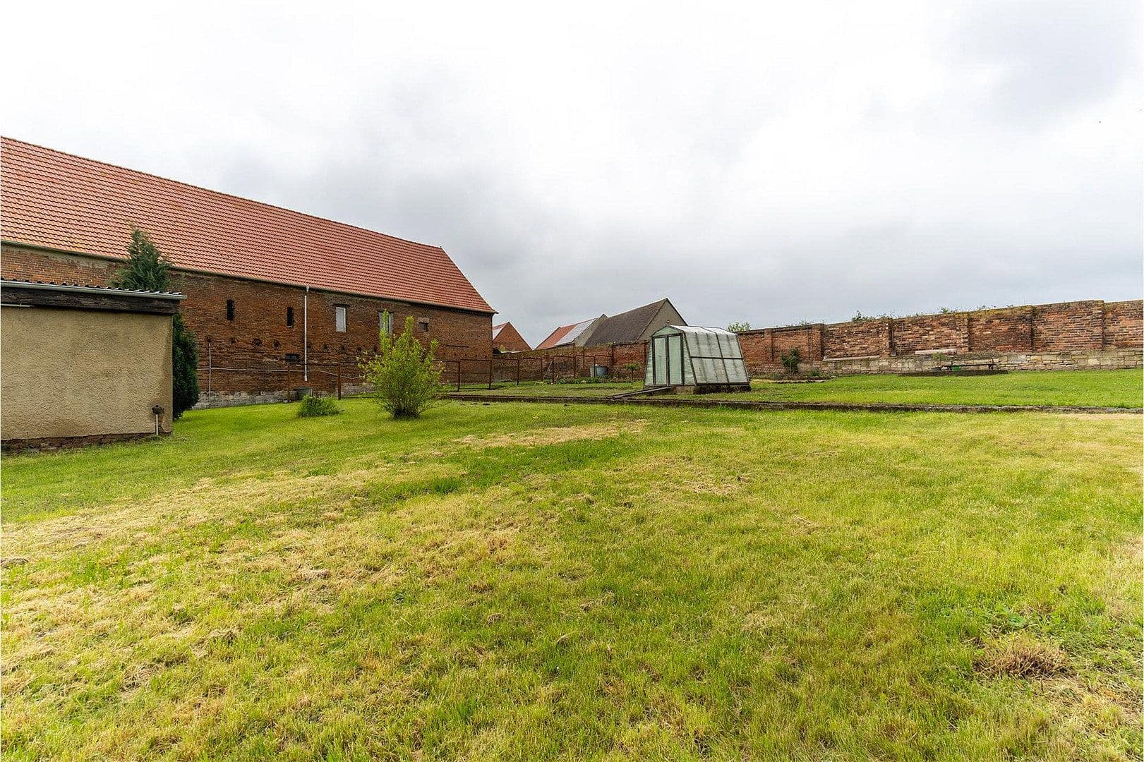 Predaj domu 282 m², pozemok 7.848 m², Hohenmölsen, Sasko-Anhaltsko Predaj domu 282 m², pozemok 7.848 m², Hohenmölsen, Sasko-Anhaltsko