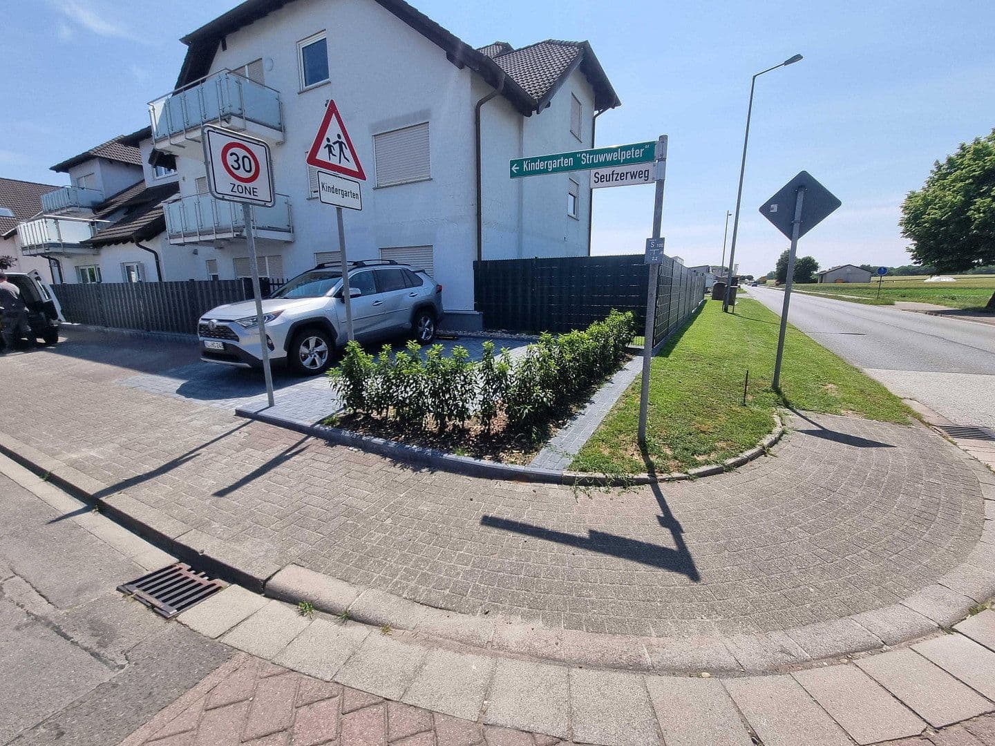 Predaj domu 2.677 m², pozemok 3.863 m², Seufzerweg 2-4, Ramstein-Miesenbach, Porýnie-Falcko Predaj domu 2.677 m², pozemok 3.863 m², Seufzerweg 2-4, Ramstein-Miesenbach, Porýnie-Falcko