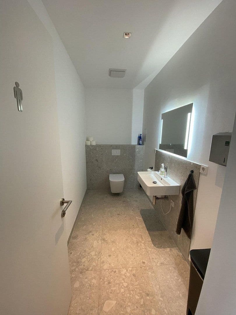 Predaj domu 728 m², pozemok 927 m², Karl-Marx-Strasse 26, Schönefeld, Brandenbursko Predaj domu 728 m², pozemok 927 m², Karl-Marx-Strasse 26, Schönefeld, Brandenbursko