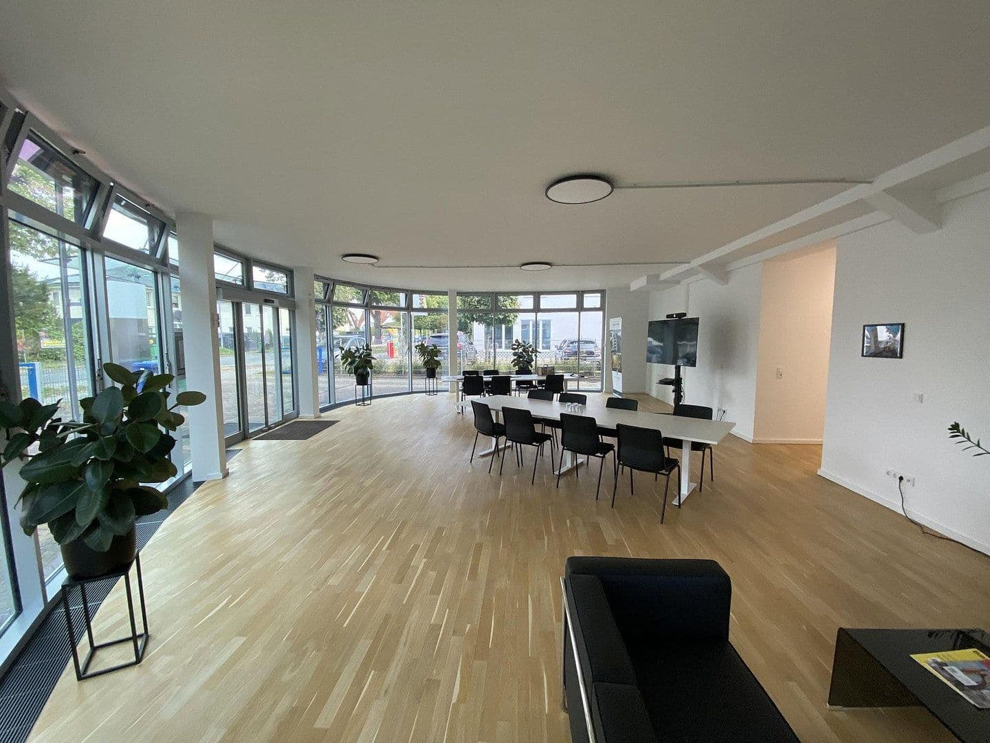Predaj domu 728 m², pozemok 927 m², Karl-Marx-Strasse 26, Schönefeld, Brandenbursko Predaj domu 728 m², pozemok 927 m², Karl-Marx-Strasse 26, Schönefeld, Brandenbursko