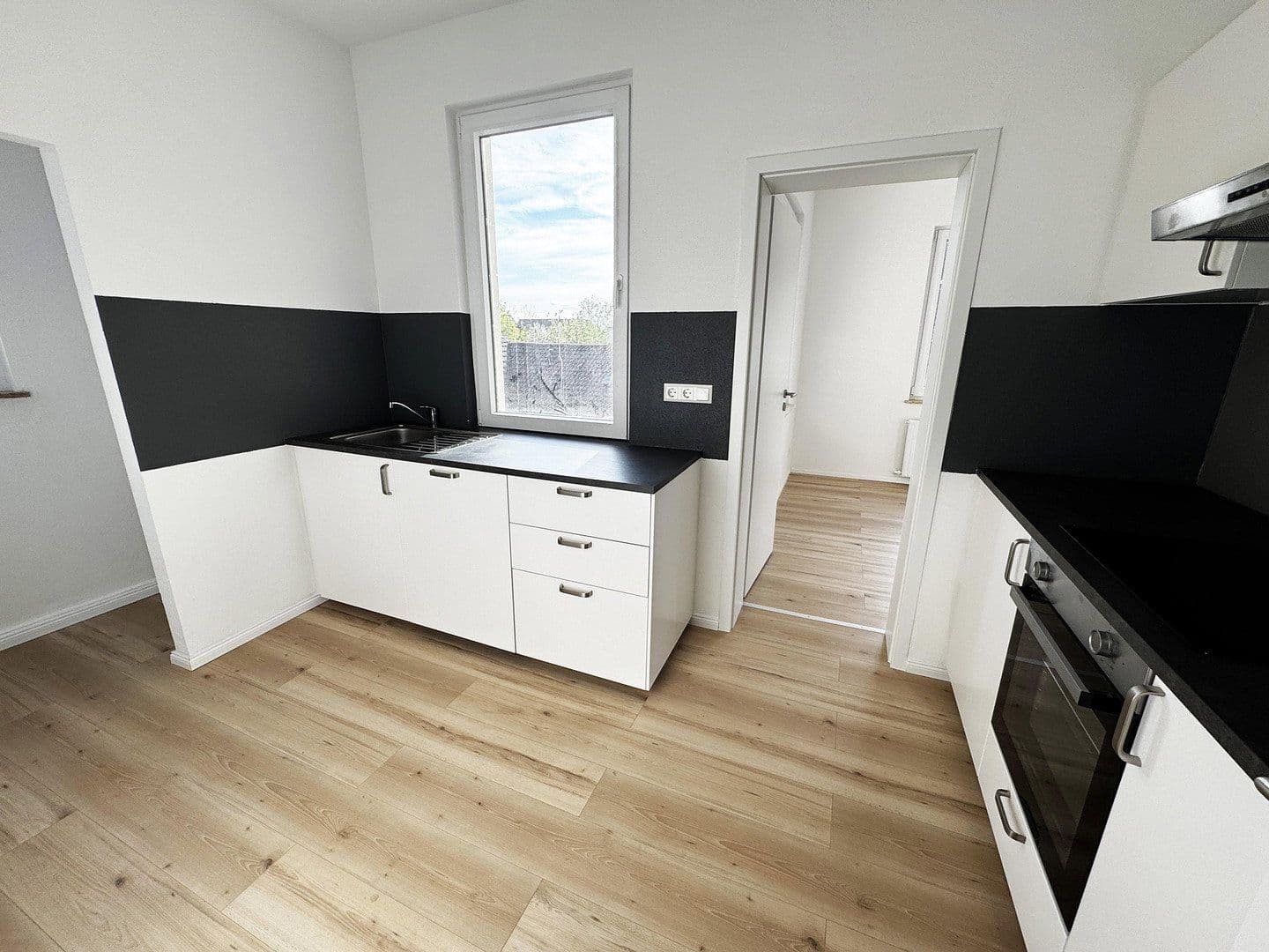 Prenájom bytu 4-izbový 84 m², Heilbronn, Bádensko-Wurttembersko Prenájom bytu 4-izbový 84 m², Heilbronn, Bádensko-Wurttembersko