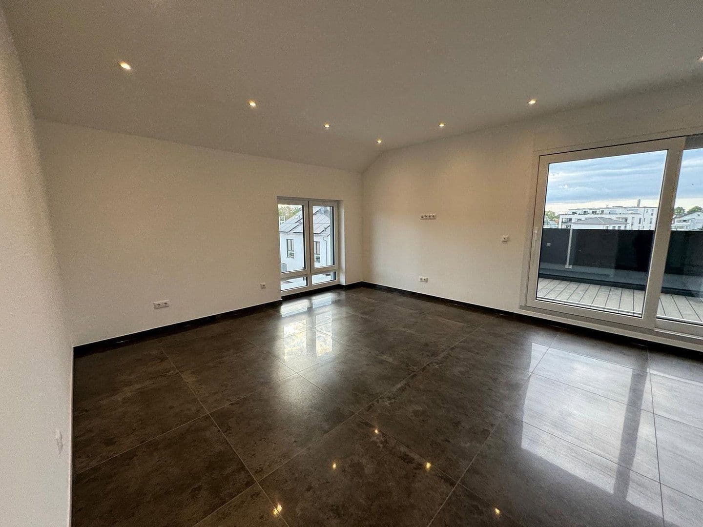 Prenájom domu 235 m², pozemok 50 m², Rodenbach, Hesensko Prenájom domu 235 m², pozemok 50 m², Rodenbach, Hesensko