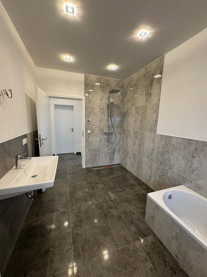 Prenájom domu 235 m², pozemok 50 m², Rodenbach, Hesensko Prenájom domu 235 m², pozemok 50 m², Rodenbach, Hesensko