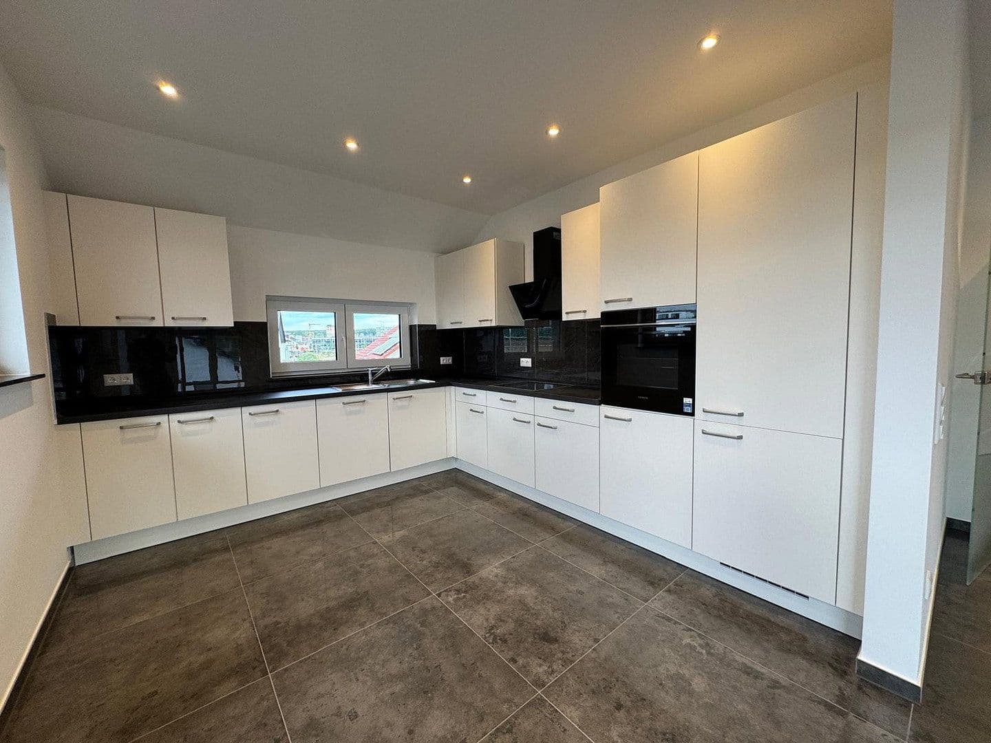 Prenájom domu 235 m², pozemok 50 m², Rodenbach, Hesensko Prenájom domu 235 m², pozemok 50 m², Rodenbach, Hesensko