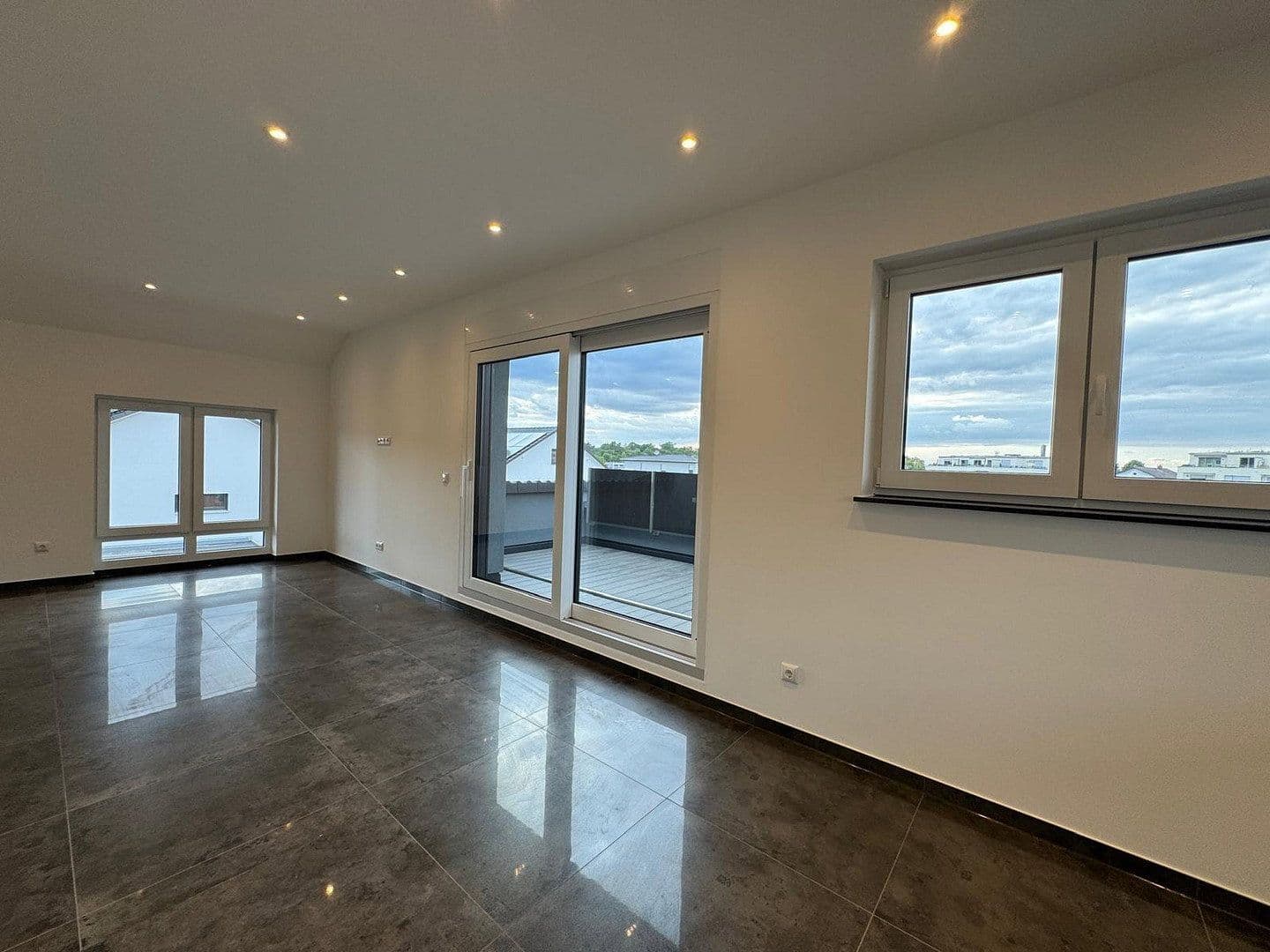 Prenájom domu 235 m², pozemok 50 m², Rodenbach, Hesensko Prenájom domu 235 m², pozemok 50 m², Rodenbach, Hesensko