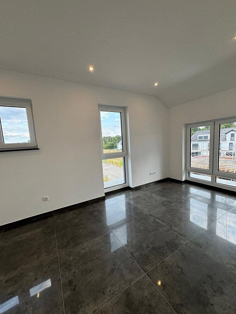 Prenájom domu 235 m², pozemok 50 m², Rodenbach, Hesensko Prenájom domu 235 m², pozemok 50 m², Rodenbach, Hesensko