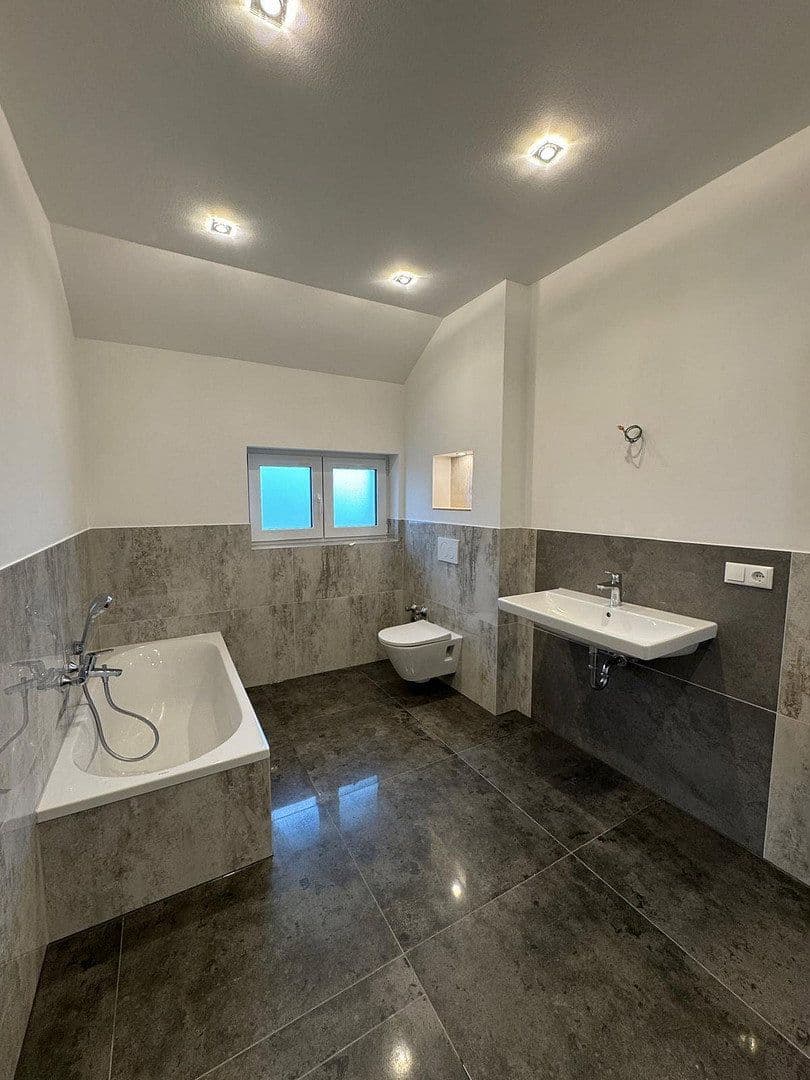 Prenájom domu 235 m², pozemok 50 m², Rodenbach, Hesensko Prenájom domu 235 m², pozemok 50 m², Rodenbach, Hesensko