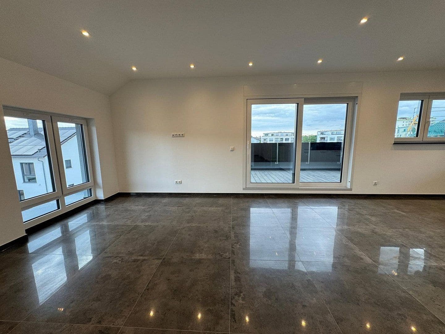 Prenájom domu 235 m², pozemok 50 m², Rodenbach, Hesensko Prenájom domu 235 m², pozemok 50 m², Rodenbach, Hesensko