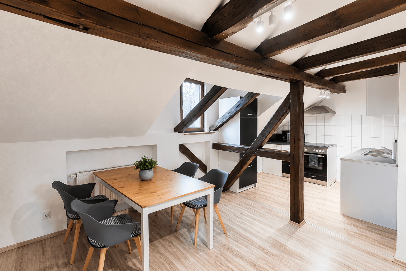 Prenájom bytu 2-izbový 59 m², Max-Pechstein-Str. 2, Zwickau, Sasko Prenájom bytu 2-izbový 59 m², Max-Pechstein-Str. 2, Zwickau, Sasko