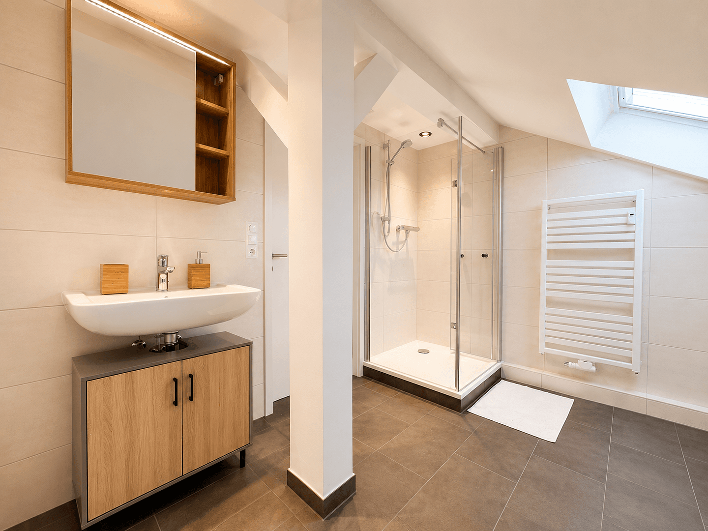 Prenájom bytu 2-izbový 59 m², Max-Pechstein-Str. 2, Zwickau, Sasko Prenájom bytu 2-izbový 59 m², Max-Pechstein-Str. 2, Zwickau, Sasko