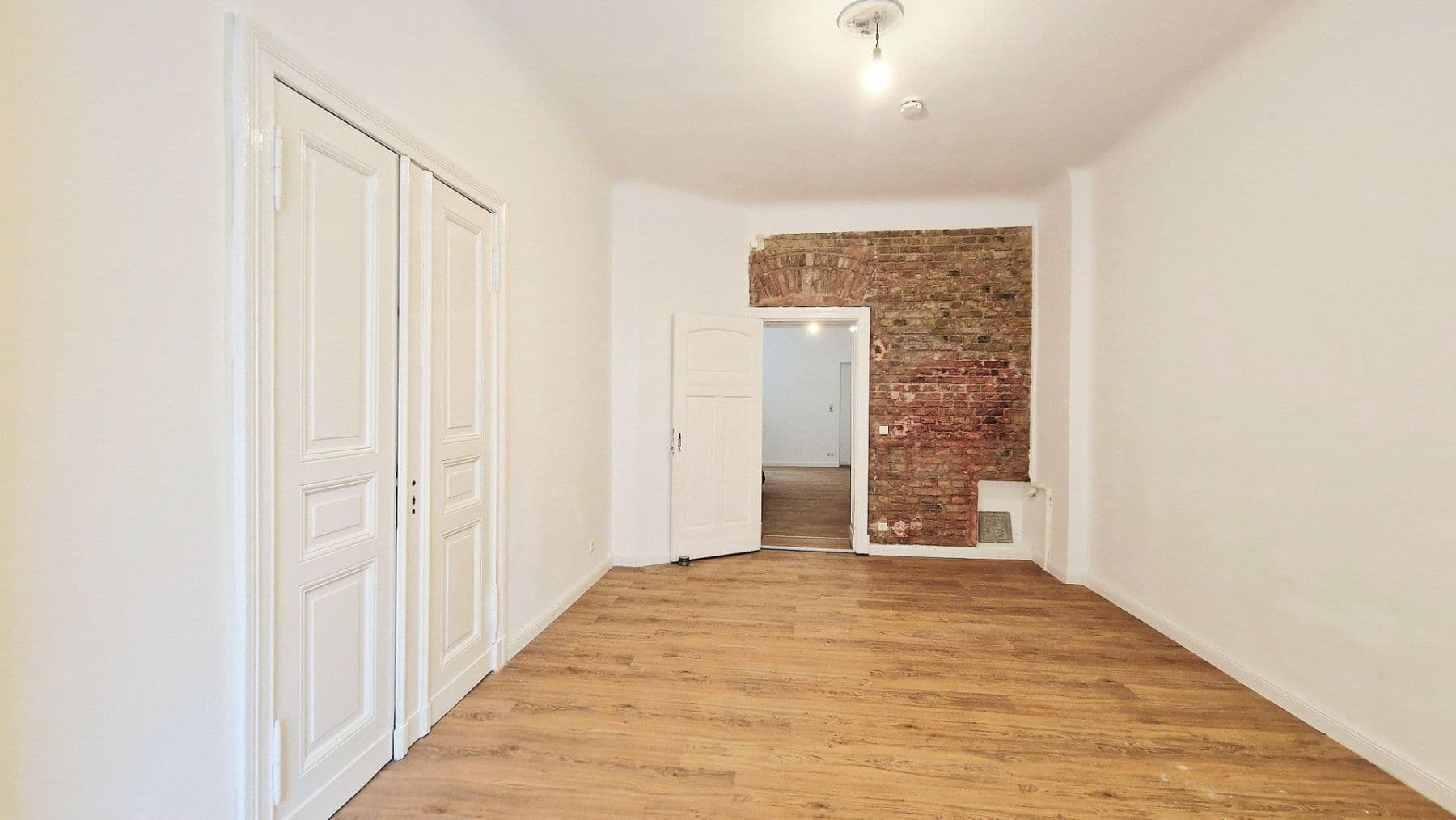 Predaj bytu 5-izbový 130 m², Berlin, Berlín Predaj bytu 5-izbový 130 m², Berlin, Berlín