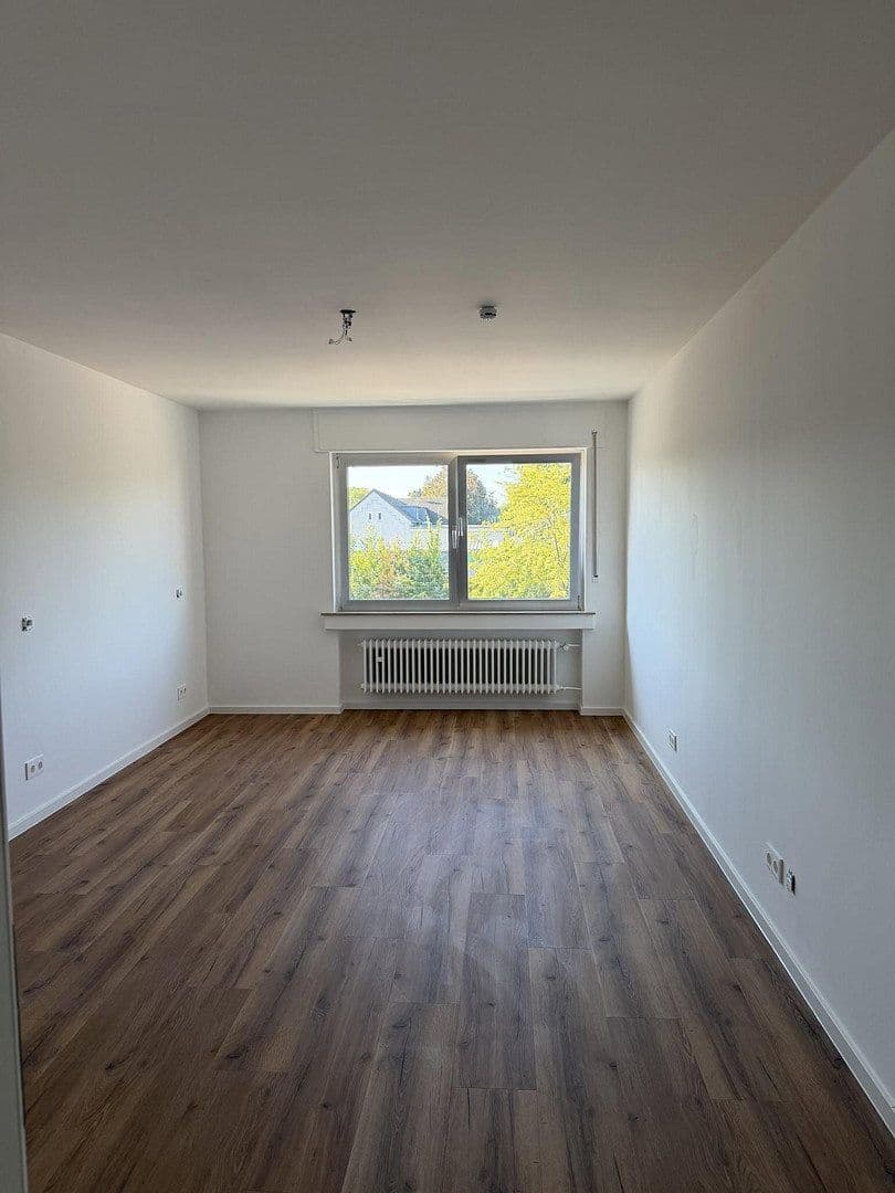 Prenájom bytu 3-izbový 95 m², Aachener Straße 1274, Köln, Severné Porýnie - Westfálsko Prenájom bytu 3-izbový 95 m², Aachener Straße 1274, Köln, Severné Porýnie - Westfálsko