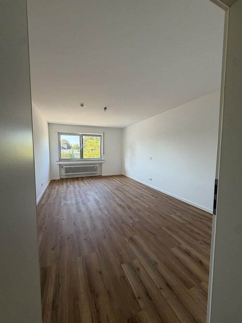 Prenájom bytu 3-izbový 95 m², Aachener Straße 1274, Köln, Severné Porýnie - Westfálsko Prenájom bytu 3-izbový 95 m², Aachener Straße 1274, Köln, Severné Porýnie - Westfálsko