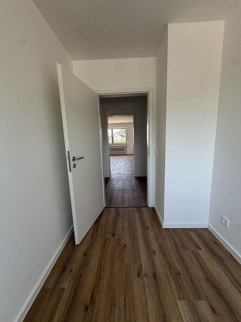 Prenájom bytu 3-izbový 95 m², Aachener Straße 1274, Köln, Severné Porýnie - Westfálsko Prenájom bytu 3-izbový 95 m², Aachener Straße 1274, Köln, Severné Porýnie - Westfálsko