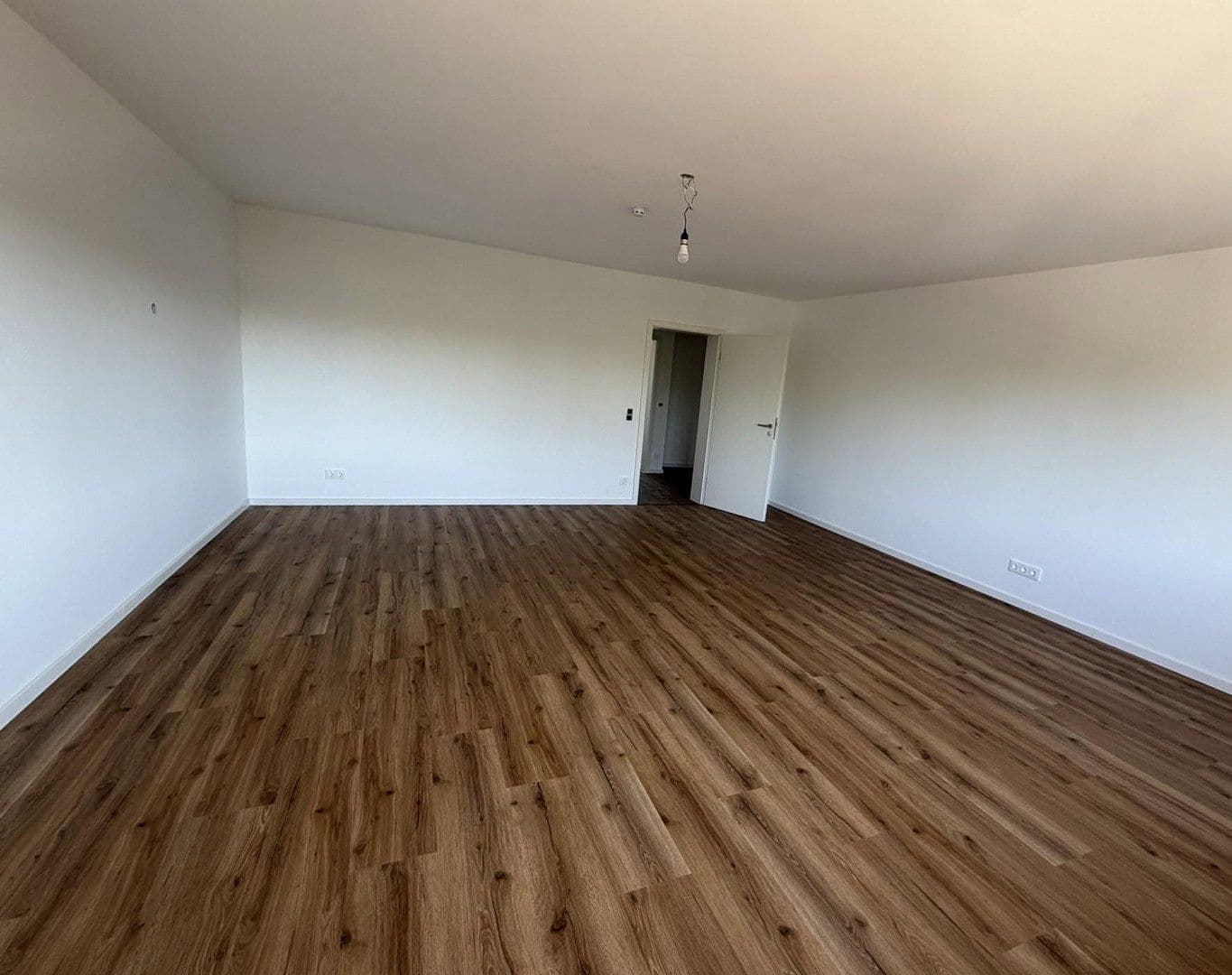 Prenájom bytu 3-izbový 95 m², Aachener Straße 1274, Köln, Severné Porýnie - Westfálsko Prenájom bytu 3-izbový 95 m², Aachener Straße 1274, Köln, Severné Porýnie - Westfálsko
