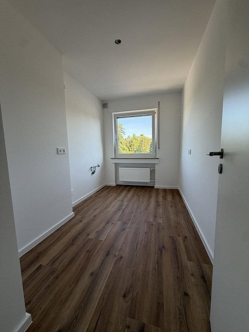 Prenájom bytu 3-izbový 95 m², Aachener Straße 1274, Köln, Severné Porýnie - Westfálsko Prenájom bytu 3-izbový 95 m², Aachener Straße 1274, Köln, Severné Porýnie - Westfálsko