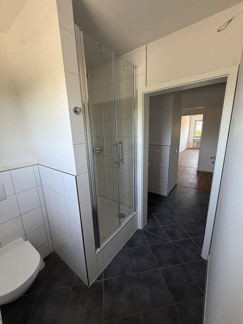 Prenájom bytu 3-izbový 95 m², Aachener Straße 1274, Köln, Severné Porýnie - Westfálsko Prenájom bytu 3-izbový 95 m², Aachener Straße 1274, Köln, Severné Porýnie - Westfálsko