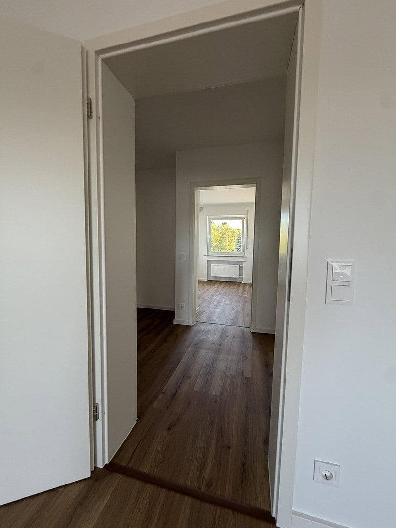 Prenájom bytu 3-izbový 95 m², Aachener Straße 1274, Köln, Severné Porýnie - Westfálsko Prenájom bytu 3-izbový 95 m², Aachener Straße 1274, Köln, Severné Porýnie - Westfálsko