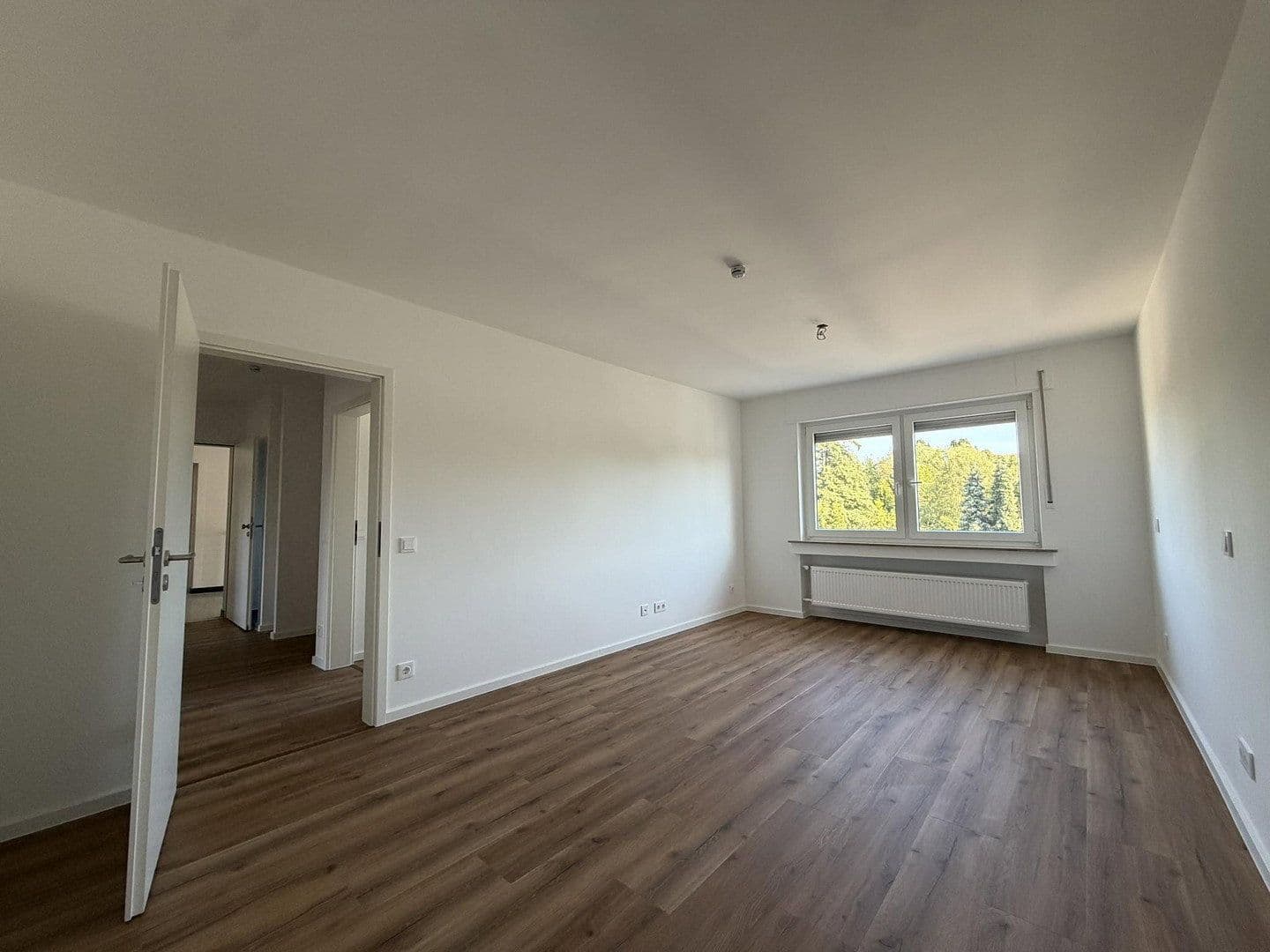 Prenájom bytu 3-izbový 95 m², Aachener Straße 1274, Köln, Severné Porýnie - Westfálsko Prenájom bytu 3-izbový 95 m², Aachener Straße 1274, Köln, Severné Porýnie - Westfálsko