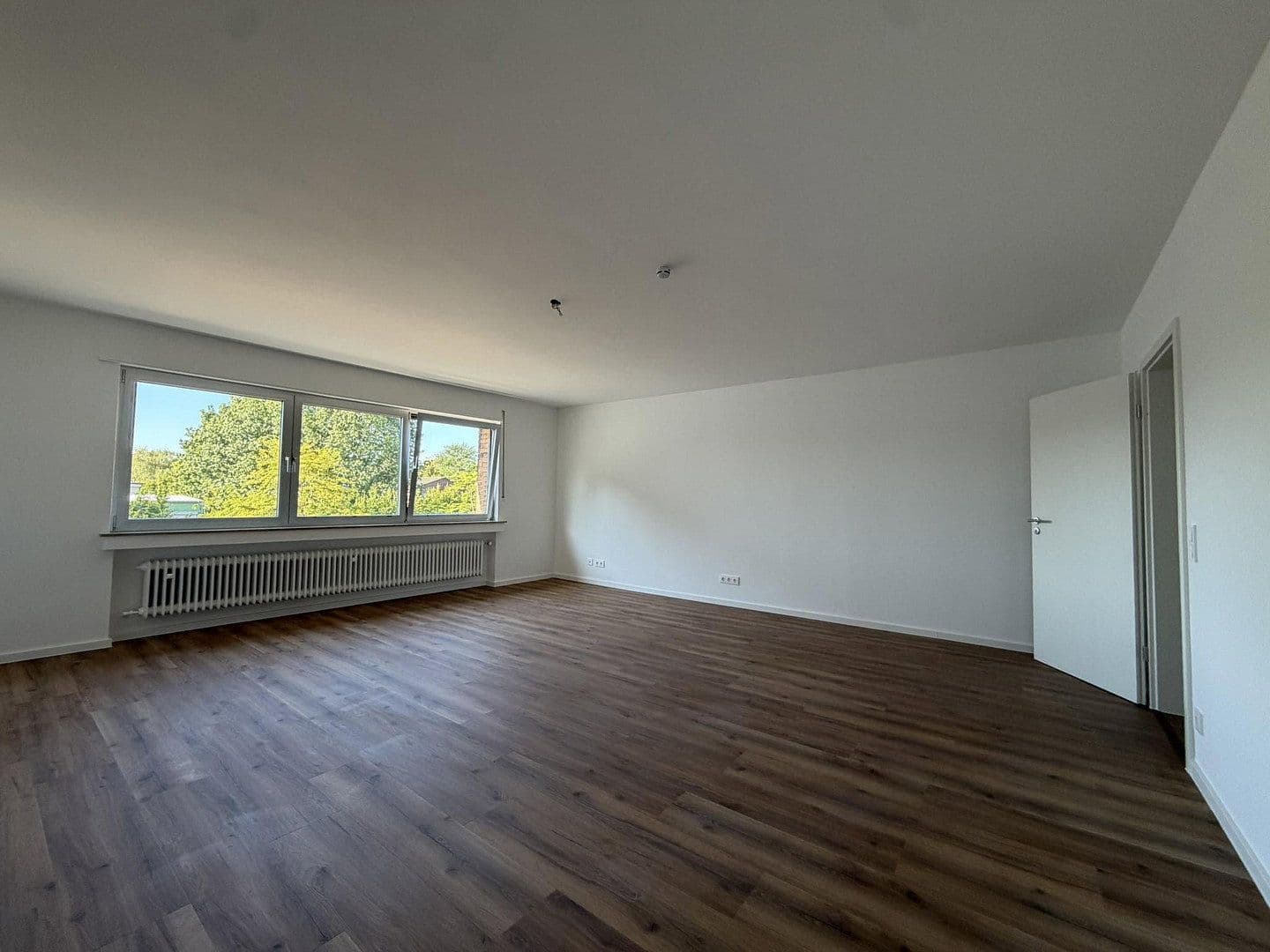 Prenájom bytu 3-izbový 95 m², Aachener Straße 1274, Köln, Severné Porýnie - Westfálsko Prenájom bytu 3-izbový 95 m², Aachener Straße 1274, Köln, Severné Porýnie - Westfálsko