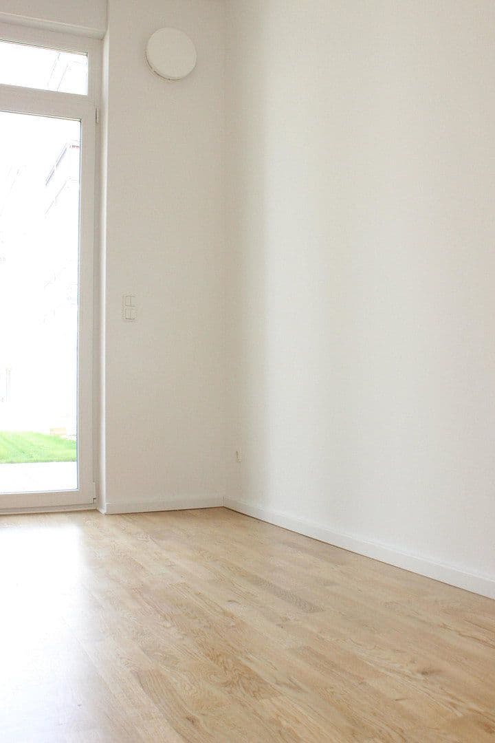 Prenájom bytu 4-izbový 100 m², Sterndamm 66 E, Berlin, Berlín Prenájom bytu 4-izbový 100 m², Sterndamm 66 E, Berlin, Berlín